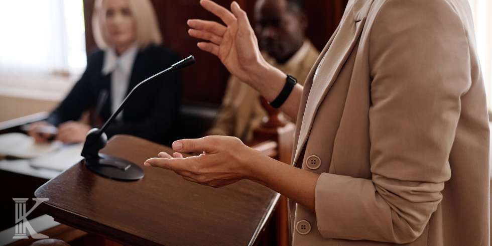 Pozwy banków przeciwko frankowiczom – o co chodzi i jak się bronić?