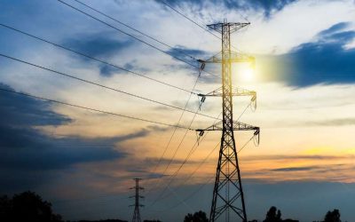 Słup energetyczny na działce – jakie roszczenia przysługują właścicielowi?