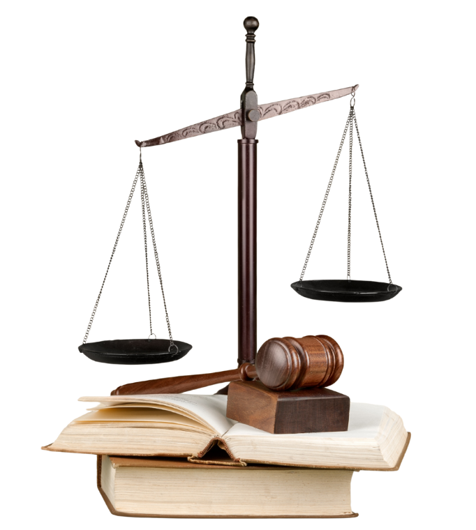 Waga, młotek sędziowski i kodeks karny