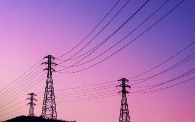 Słupy energetyczne a odszkodowanie za szkody na działce – jakie prawa ma właściciel?