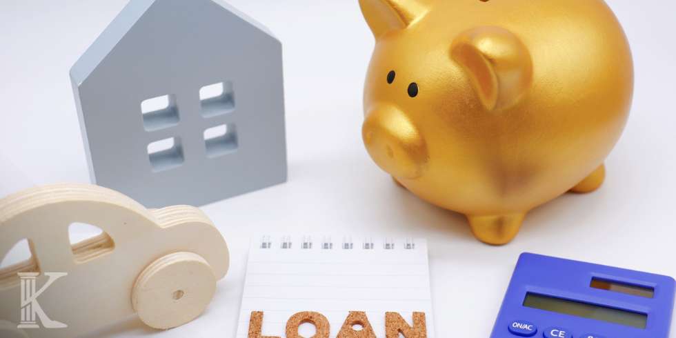 Świnka skarbonka, figurka domu i auta, napis LOAN - pożyczka