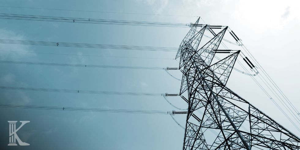 Linia energetyczna na działce.