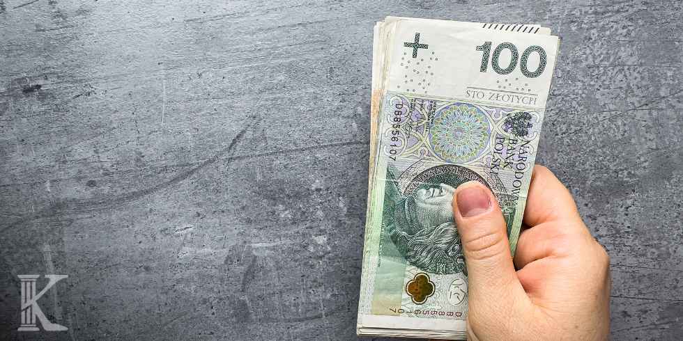 Zbliżenie na banknoty o nominałach 20,50,100 i 200 zł